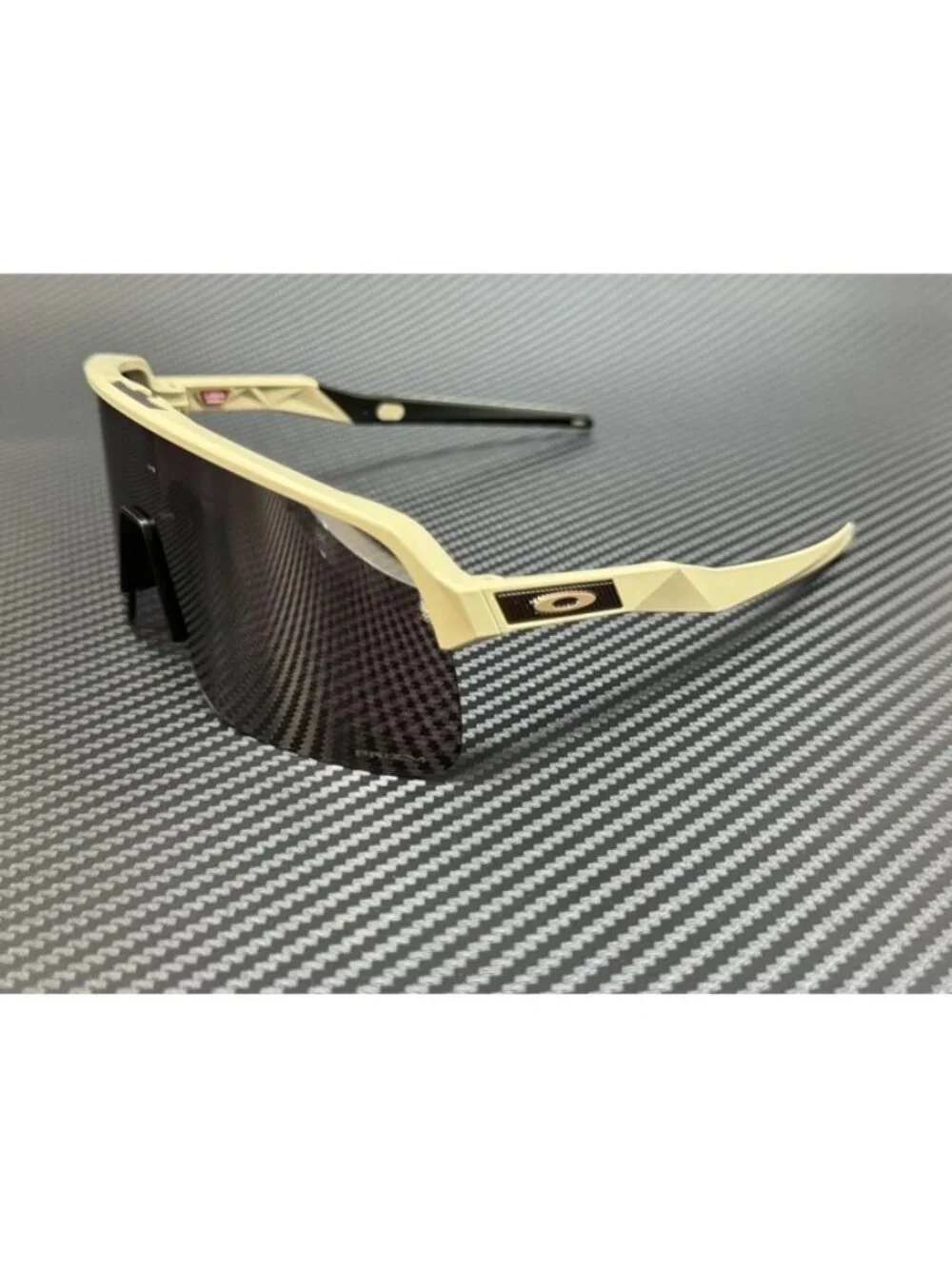 New Oakley Men Matte Sand Sunglasses 70-23-138